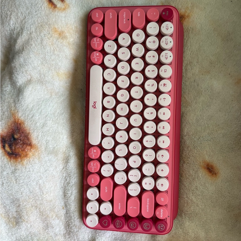Logitech Red Keyboard - Picture 4 of 5